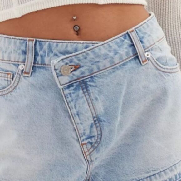 BDG Asymmetrical A-Line Cutoff Denim Short Sz 30 - Picture 3 of 8